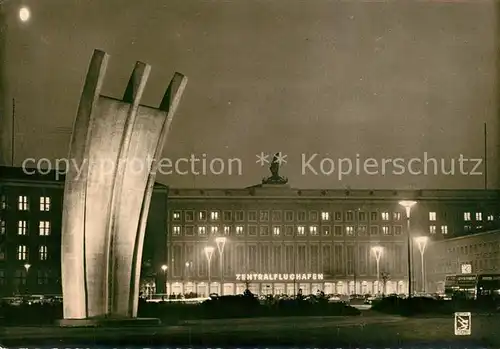 AK / Ansichtskarte Tempelhof_Berlin Zentralflughafen Denkmal am Platz der Luftbruecke Nachtaufnahme Tempelhof Berlin