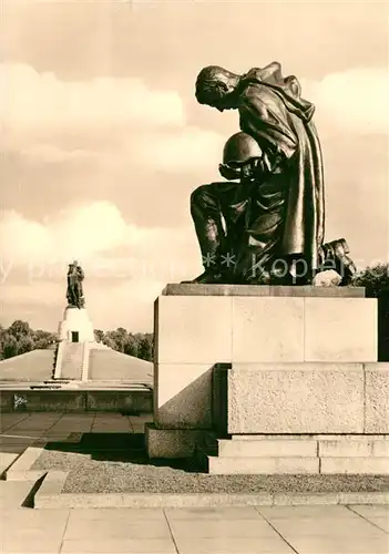 AK / Ansichtskarte Treptow_Berlin Sowjetisches Ehrenmal Gedenkstaette Treptow Berlin