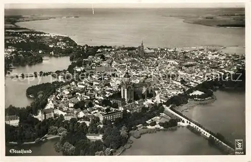 AK / Ansichtskarte Stralsund_Mecklenburg_Vorpommern Fliegeraufnahme Stralsund_Mecklenburg