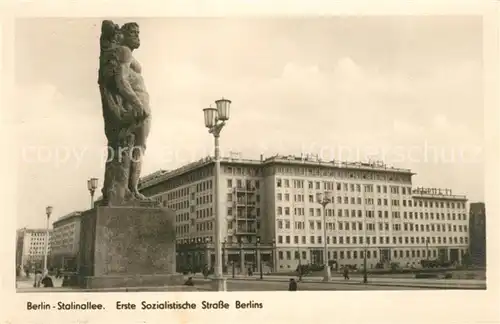 AK / Ansichtskarte Berlin Stalinallee Monument Berlin