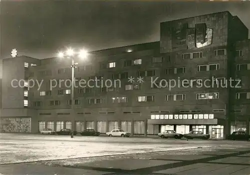 AK / Ansichtskarte Neubrandenburg Hotel Vier Tore Nachtaufnahme Neubrandenburg