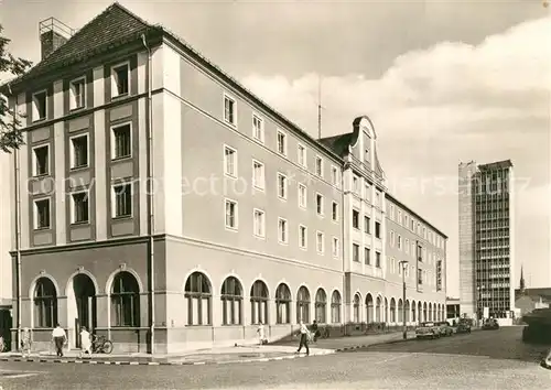 AK / Ansichtskarte Neubrandenburg Hotel zu den 4 Toren mit Hochhaus Neubrandenburg
