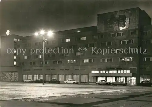 AK / Ansichtskarte Neubrandenburg Hotel Vier Tore Nachtaufnahme Neubrandenburg