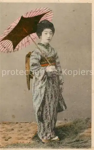 AK / Ansichtskarte Kyoto Frau im Kimono Schirm Kyoto