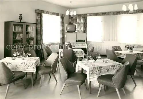 AK / Ansichtskarte Waren_Mueritz Ferienheim Ernst Reinke VEB Giesserei und Maschinenbau Berlin Aufenthaltsraum Waren Mueritz