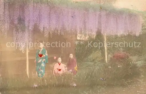 AK / Ansichtskarte Japan Frauen Blauregen Garten Japan
