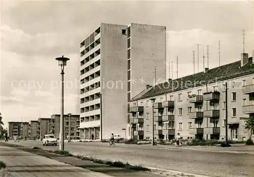 AK / Ansichtskarte Weissenfels_Saale Merseburger Strasse mit Hochhaus Weissenfels_Saale