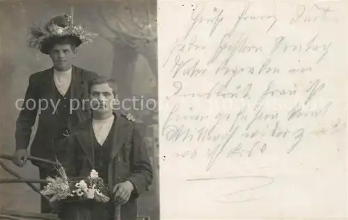 AK / Ansichtskarte Neukirchen_Enknach Zwei M?nner Portrait Neukirchen Enknach