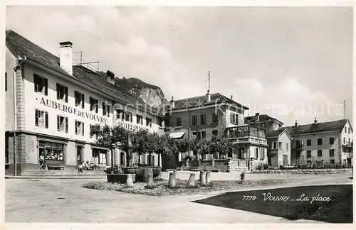 AK / Ansichtskarte Vouvray_Indre et Loire La Place Vouvray Indre et Loire