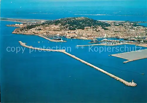 AK / Ansichtskarte Sete_Herault Vue par avion de la Ville et ses installations portuaires Sete Herault