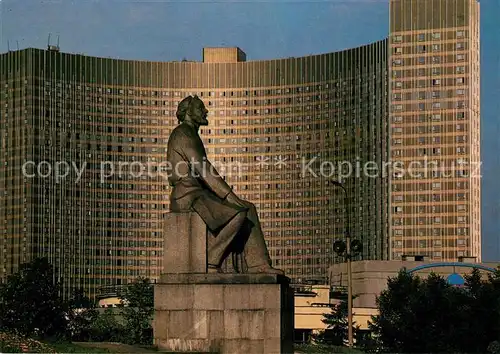 AK / Ansichtskarte Moscow_Moskva Hotel Cosmos Konstantin Tsiolkovsky Denkmal Moscow Moskva