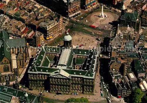 AK / Ansichtskarte Amsterdam_Niederlande Koninklijk Paleis met Dam Palast Fliegeraufnahme Amsterdam_Niederlande