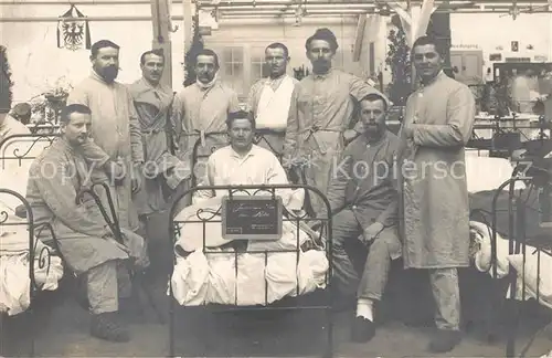 AK / Ansichtskarte Feuerbach_Stuttgart Gruppenfoto im Krankenhaus  Feuerbach_Stuttgart