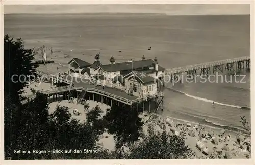 AK / Ansichtskarte Sellin_Ruegen Blick auf den Strand Seebruecke Sellin Ruegen