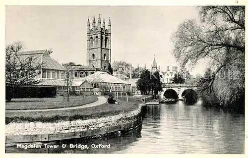 AK / Ansichtskarte Oxford_Oxfordshire Magdalen Tower Bridge Oxford Oxfordshire