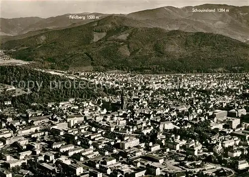 Freiburg_Breisgau mit Blick zum Feldberg Schauinsland Schwarzwald Fliegeraufnahme Freiburg Breisgau