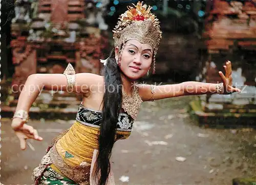 AK / Ansichtskarte Bali_Indonesien A char ming Balinese dancer Bali Indonesien