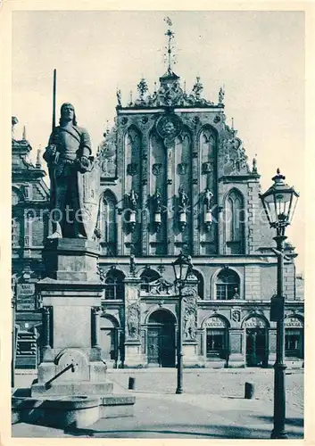 AK / Ansichtskarte Riga_Lettland Schwarzhaeupterhaus Denkmal Riga_Lettland