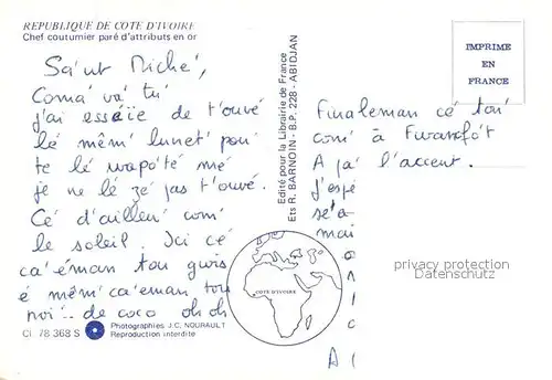 Abidjan Chef couturnier pare d attributs en or Abidjan