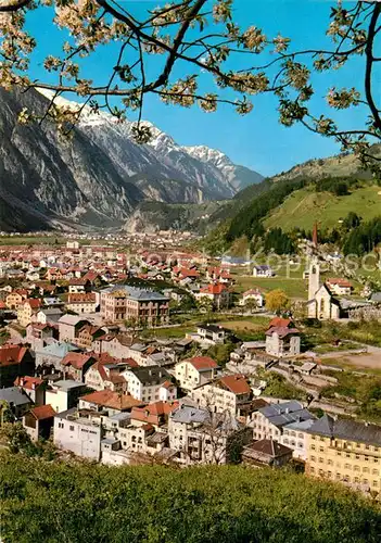 Landeck_Tirol Stadtpanorama Alpen Baumbluete Landeck Tirol