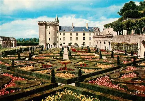 Villandry Les jardins a la francaise et le Chateau Donjon du XIV siecle Villandry