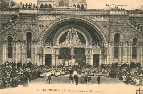 Lourdes_Hautes_Pyrenees La Procession du Saint Sacrement Lourdes_Hautes_Pyrenees
