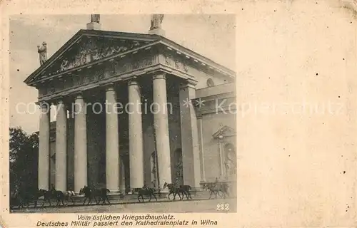 Wilna_Wilno Deutsches Milit?r passiert den Kathedralenplatz  Wilna Wilno