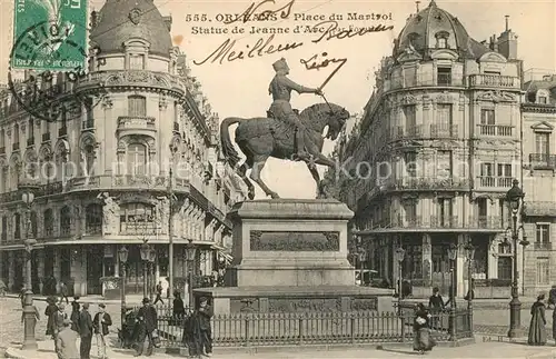 AK / Ansichtskarte Orleans_Loiret Place du Martroi Monument Statue de Jeanne d Arc Orleans_Loiret