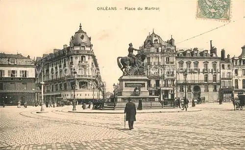 AK / Ansichtskarte Orleans_Loiret Place du Martroi Monument Statue de Jeanne d Arc Orleans_Loiret