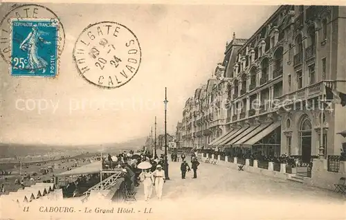 AK / Ansichtskarte Cabourg Promenade et le Grand Hotel Cabourg