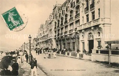 AK / Ansichtskarte Cabourg Promenade devant le Grand Hotel Cabourg