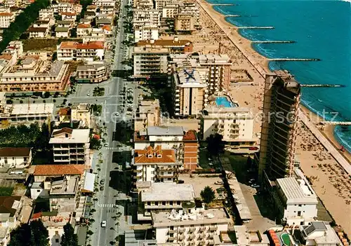 AK / Ansichtskarte Jesolo_Lido Fliegeraufnahme Piazza Milano  Jesolo Lido