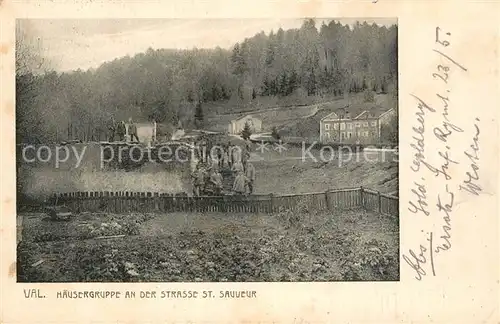 AK / Ansichtskarte Saint Sauves d_Auvergne H?usergruppe Soldaten Saint Sauves d Auvergne