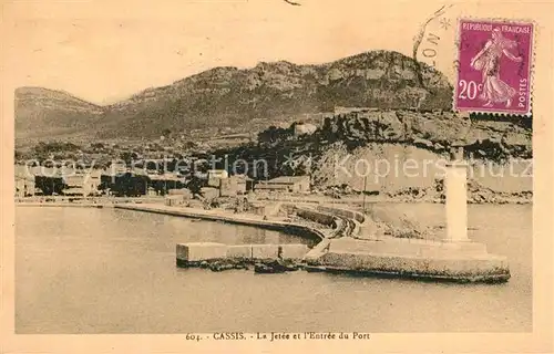 AK / Ansichtskarte Cassis La Jetee et l Entree du Port vue aerienne Cassis