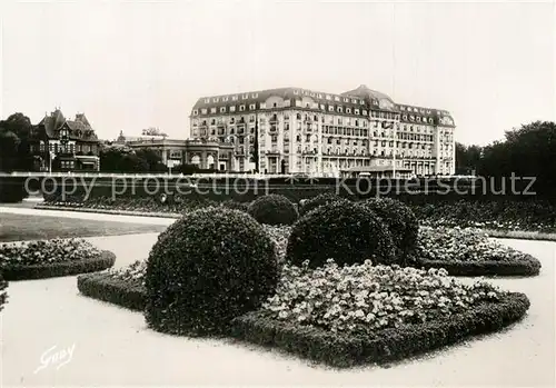 AK / Ansichtskarte Deauville La Plage Fleurie Royal Hotel et les Jardins Deauville