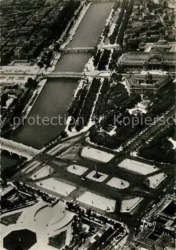AK / Ansichtskarte Paris Place de la Concorde la Seine Petit et Grand Palais vue aerienne Paris