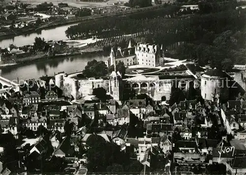 AK / Ansichtskarte Amboise En avion au dessus des Chateaux de la Loire Amboise