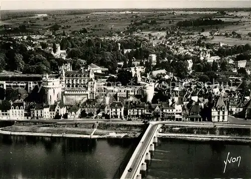 AK / Ansichtskarte Amboise En avion au dessus des Chateaux de la Loire Amboise
