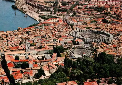 AK / Ansichtskarte Arles_Bouches du Rhone Theatre Antique les arenes et Cloitre Saint Trophine vue aerienne Arles_Bouches du Rhone