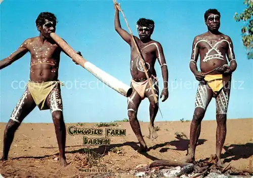 AK / Ansichtskarte Darwin_Northern_Territory Aboriginal musicians with music sticks and didgeridoo Darwin_Northern_Territory