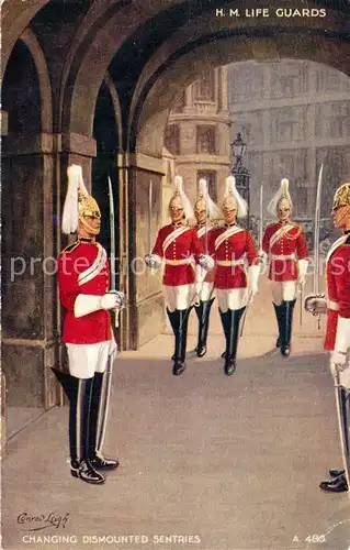 AK / Ansichtskarte London Whitehall Changing dismounted Sentries Life Guards London