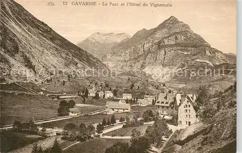 AK / Ansichtskarte Gavarnie_Hautes Pyrenees Parc et l`Hotel du Vignemale Gavarnie Hautes Pyrenees
