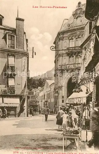 AK / Ansichtskarte Cauterets Place Marechal Foch Rue Richelieu Cauterets