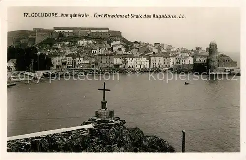 AK / Ansichtskarte Collioure Vue generale Fort Miradoux et Croix des Rogations Collioure
