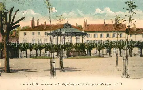 AK / Ansichtskarte Toul_Meurthe et Moselle_Lothringen Place de la Republique et le Kisoque a Musique Toul_Meurthe et Moselle