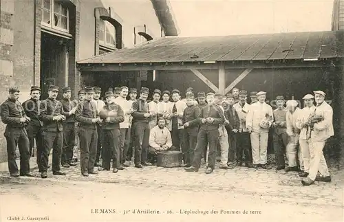 AK / Ansichtskarte Le_Mans_Sarthe 31e Regiment dArtillerie Lepluchage des Pommes de terre Le_Mans_Sarthe
