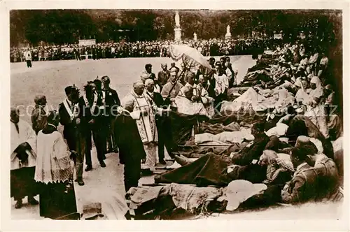 AK / Ansichtskarte Lourdes_Hautes_Pyrenees Benediction des Malades Lourdes_Hautes_Pyrenees