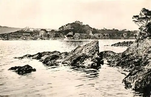 AK / Ansichtskarte Porquerolles Village Port Ecole de Radar Porquerolles