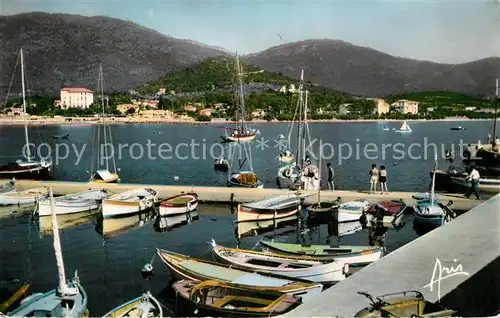 AK / Ansichtskarte Cavalaire sur Mer Le Port Cavalaire sur Mer Cavalaire sur Mer