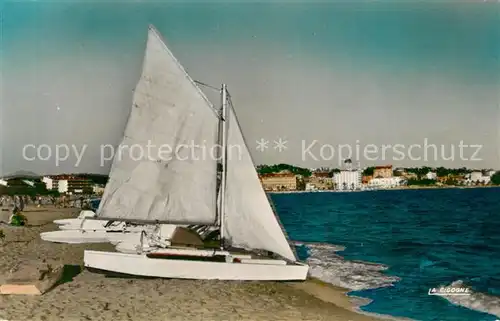 AK / Ansichtskarte Frejus La Plage au loin Saint Raphael Cote d Azur Frejus